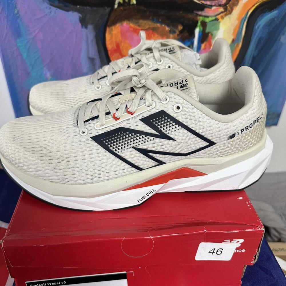 New Balance Men's White and Cream Trainer